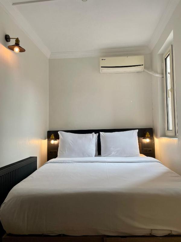 Studio Apartment image 3