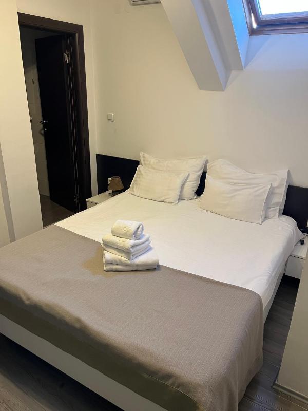 Economy Double Room image 3