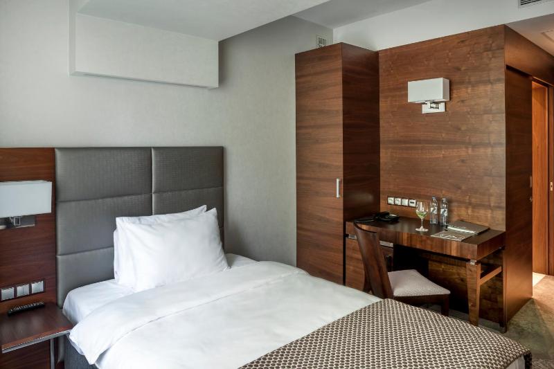 Single Room image 3
