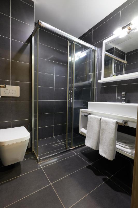 Standard Double Room image 3