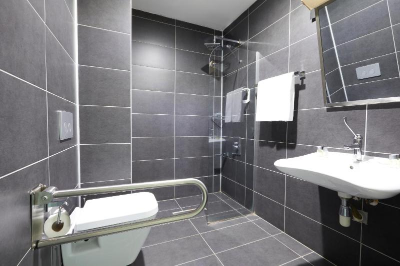 Standard Double Room image 4