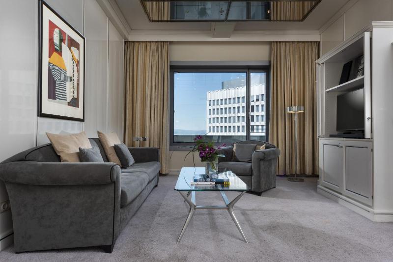 Executive Suite image 4