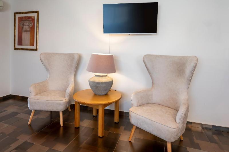 Superior King Suite image 3