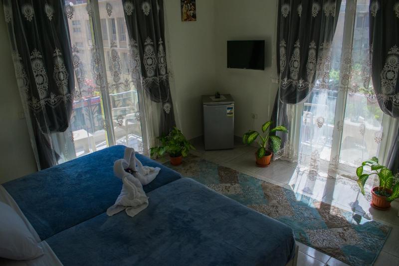 Crown Hotel - image 8