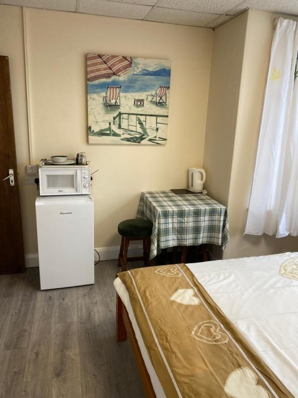 Double Room with Private Bathroom image 3