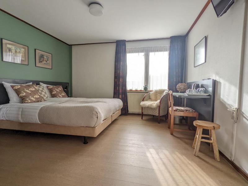 Standard Double Room image 3