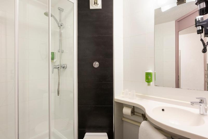 Twin Room image 3
