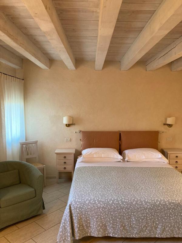 King Room image 4