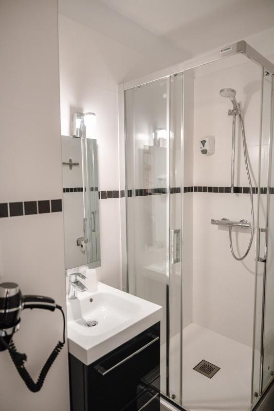 Classic Single Room image 4