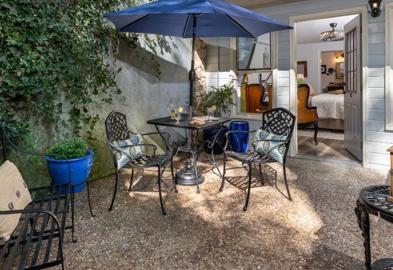 Patio Room image 3