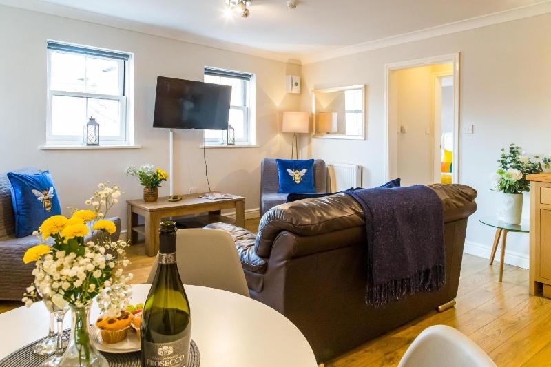 One-Bedroom Apartment (4 Adults) - Monks Loft image 3