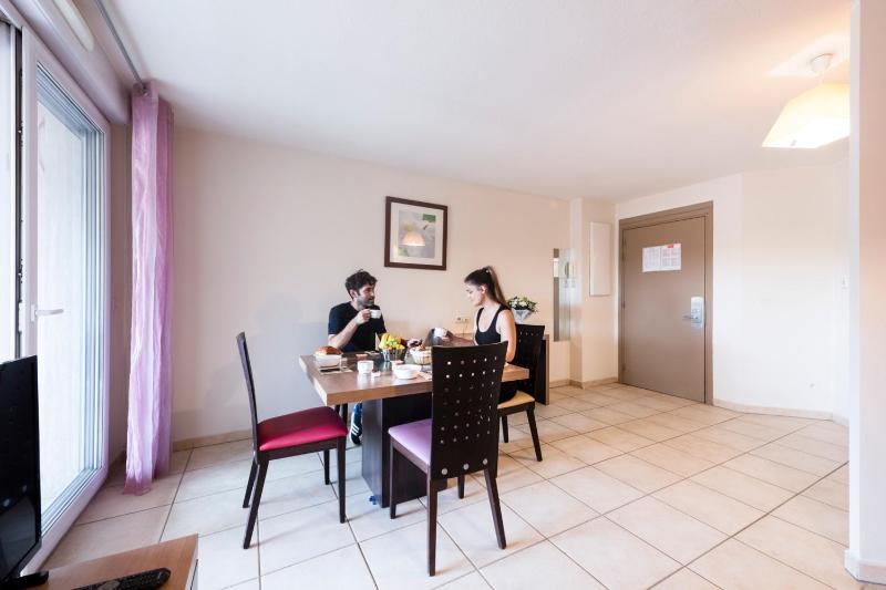 One-Bedroom Apartment (4 Adults) image 2