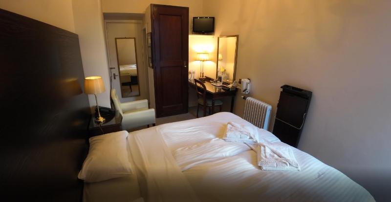 Double Room image 4