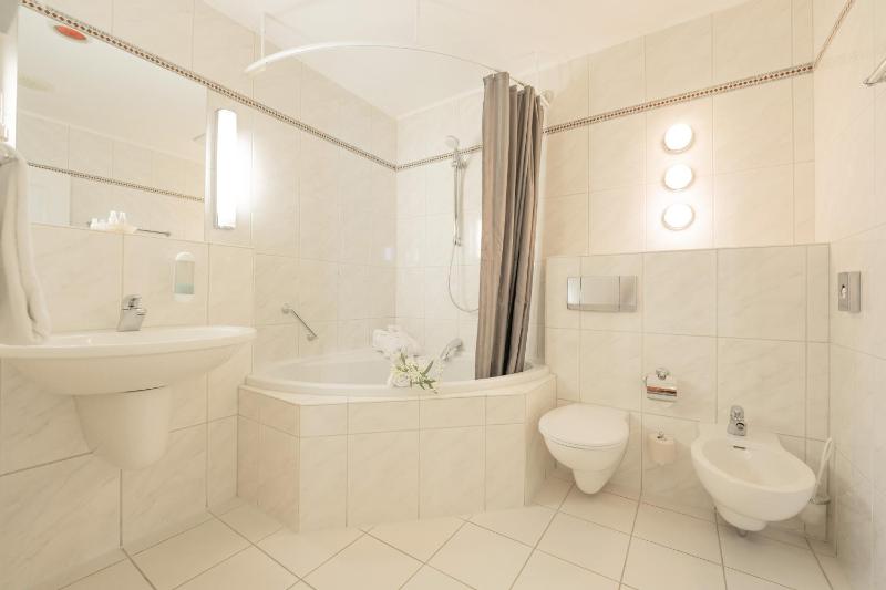 Superior Double Room image 3