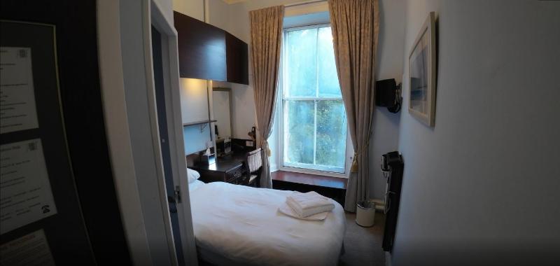 Single Room image 1
