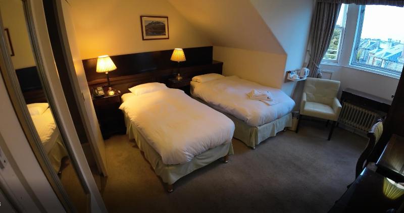 Twin Room image 3