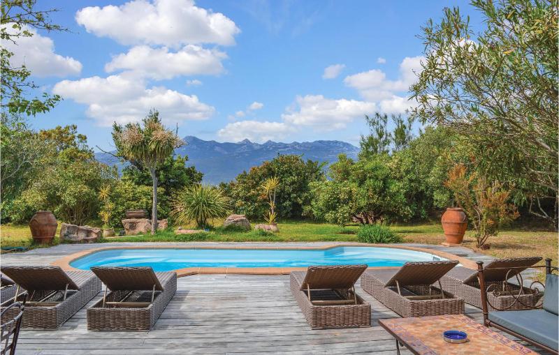 Four-Bedroom Holiday Home image 1