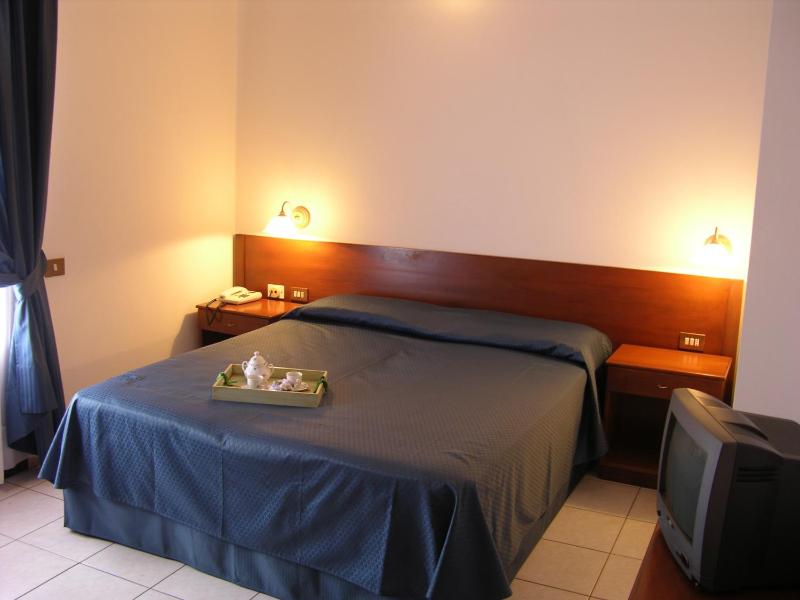 Double or Twin Room image 3