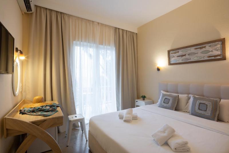 Double Room with Sea View image 4