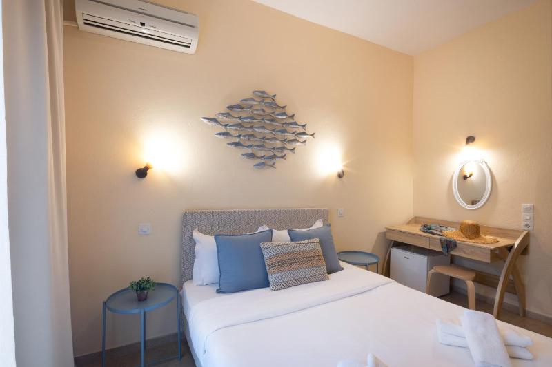 Double Room image 4