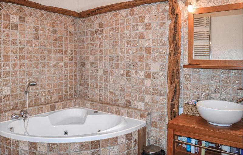 Four-Bedroom Holiday Home image 3
