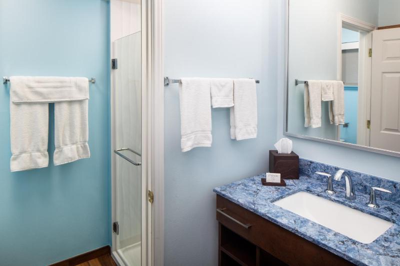King Room image 3