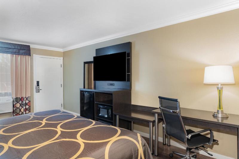 King Room - Non-Smoking image 4