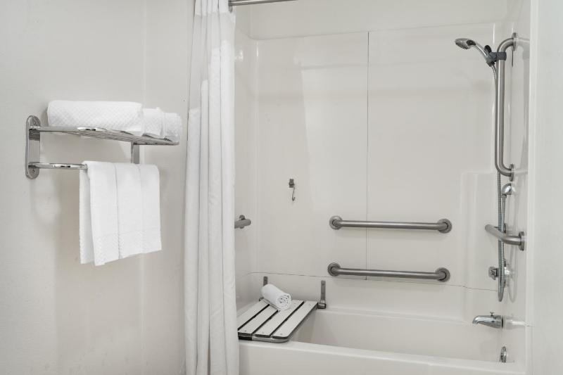 King Room with Mobility/Hearing Impaired Access - Non-Smoking image 4