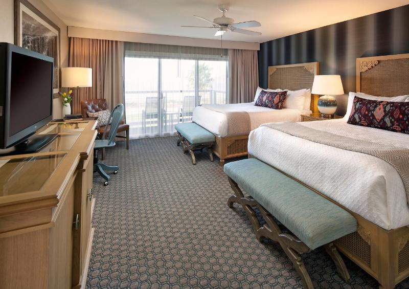 Standard Two Queen Room with Two Queen Beds image 1