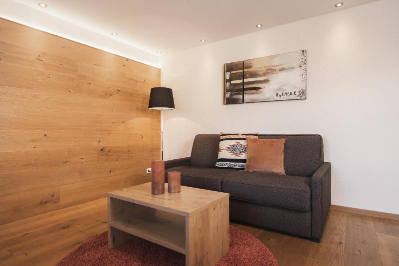 One-Bedroom Apartment image 4