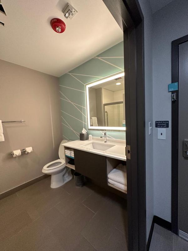 Room with Two Beds - Hearing Accessible - Non-Smoking image 1