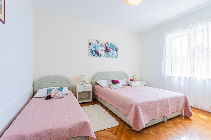 Apartments by the sea Zivogosce - Porat Makarska - 6899 - image 8