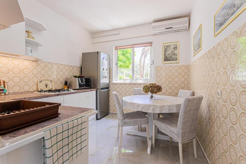 Apartments by the sea Zivogosce - Porat Makarska - 6899 - image 3