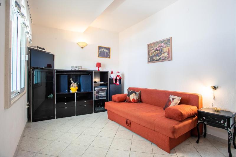One-Bedroom Apartment with Terrace and Sea View image 1