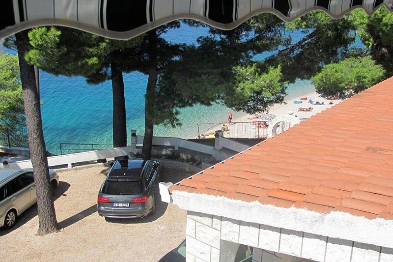One-Bedroom Apartment with Terrace and Sea View image 4