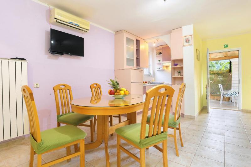 Three-Bedroom Apartment with Terrace image 4