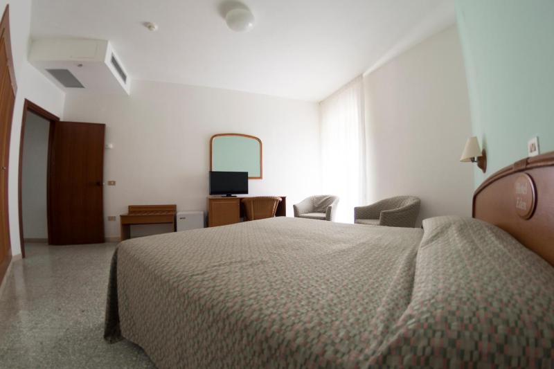 Economy Double or Twin Room image 4