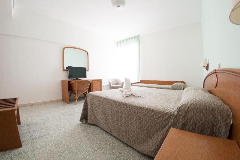 Triple Room image 3