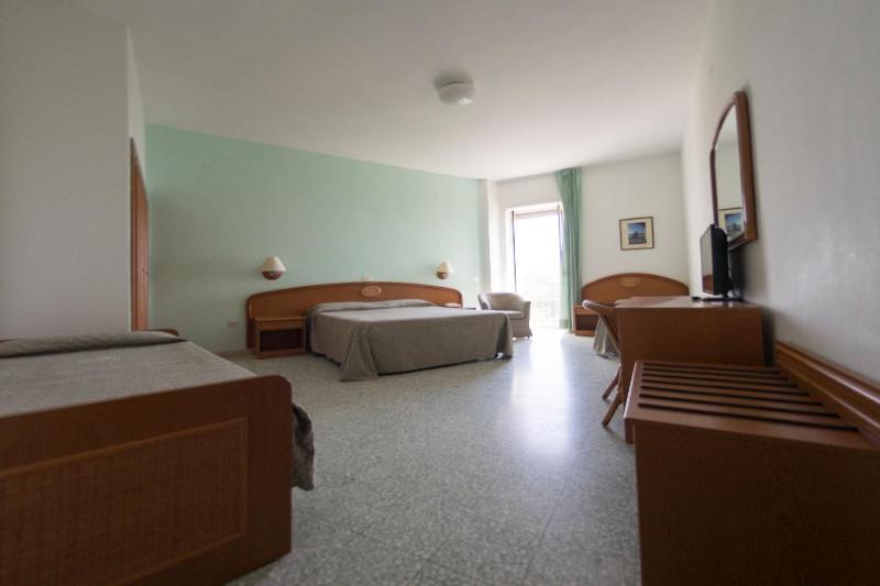Quadruple Room image 3