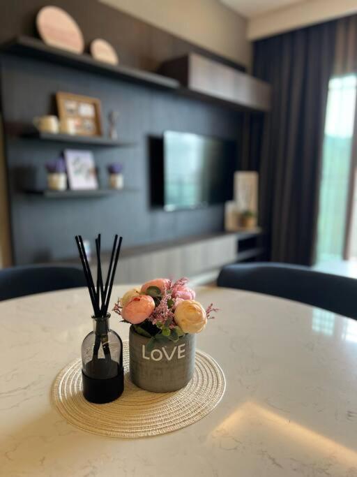 LOVEly 2 bedrooms Premier Suite @VISTA | FREE WIFI - image 15