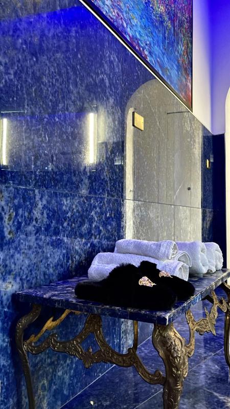King Suite with Spa Bath image 3