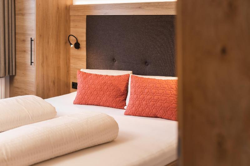 One-Bedroom Apartment image 2