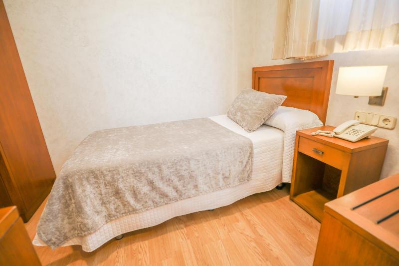 Single Room image 3