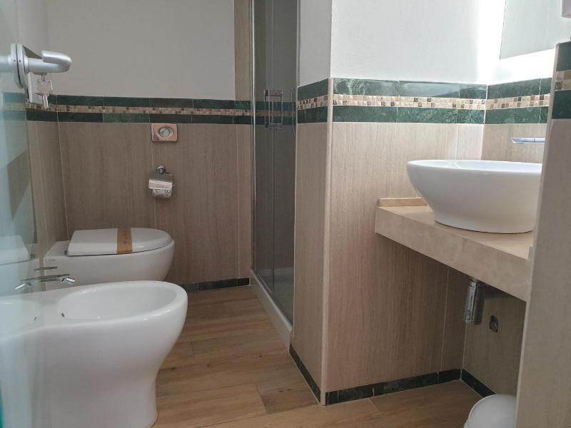 Single Room image 3