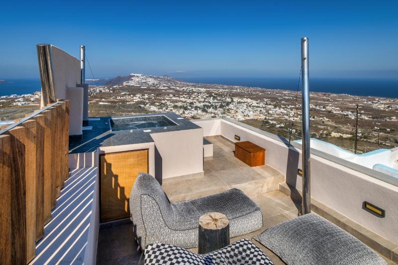 U Villa with Sea View and Heated Tub  image 1