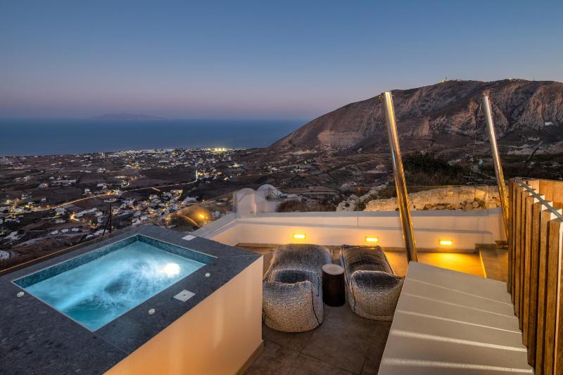 S Villa with Sea View and Heated Tub  image 1