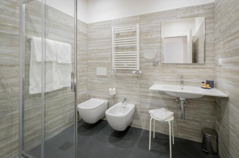 Deluxe Double or Twin Room image 2