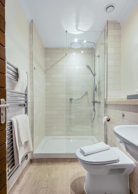 Standard Twin Room image 1