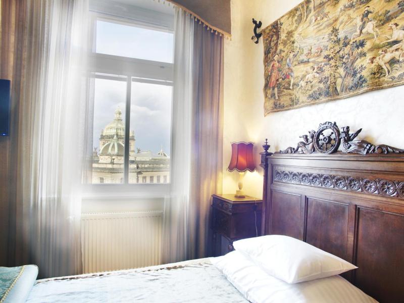 Deluxe Suite image 2