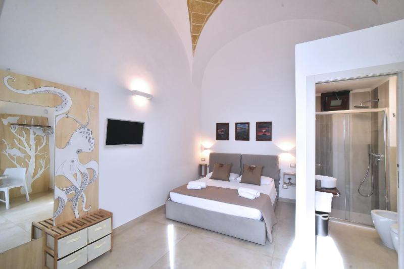 Deluxe Double Room image 4